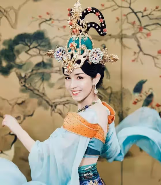 新疆4大美女重新大洗牌,迪麗熱巴被打敗落榜,24歲美女登頂冠軍一夜爆紅全網:4000年難得一遇