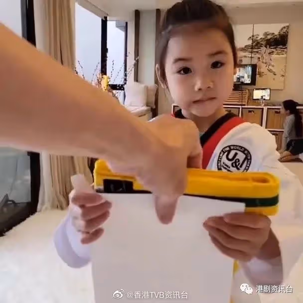 一大三小孩!陳茵媺全家挑戰視像跆拳道考試晉級