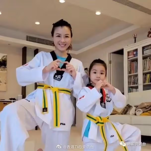 一大三小孩!陳茵媺全家挑戰視像跆拳道考試晉級