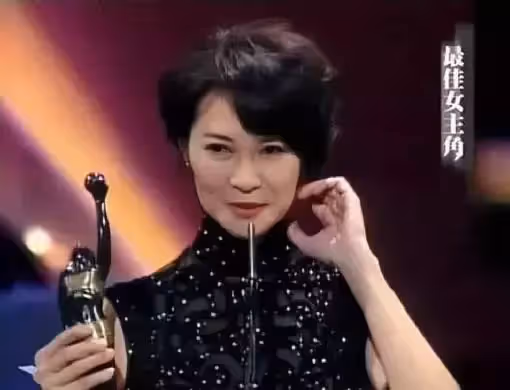 蕭芳芳:2歲失聰3歲喪父,7歲拍戲還債,如今74歲仍為公益奔波
