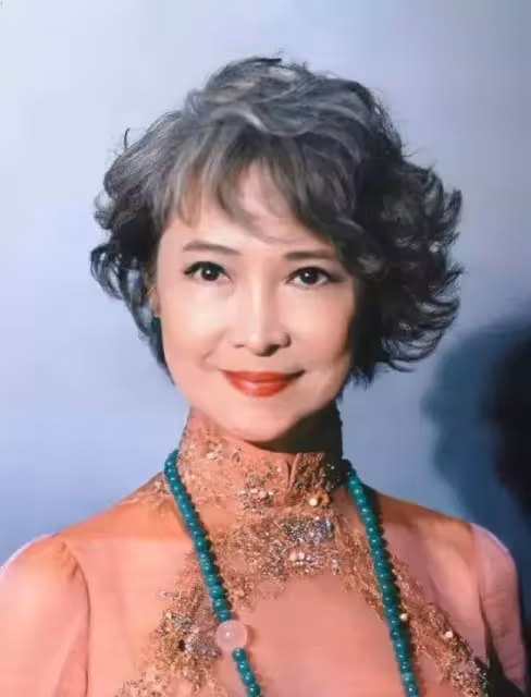 蕭芳芳:2歲失聰3歲喪父,7歲拍戲還債,如今74歲仍為公益奔波
