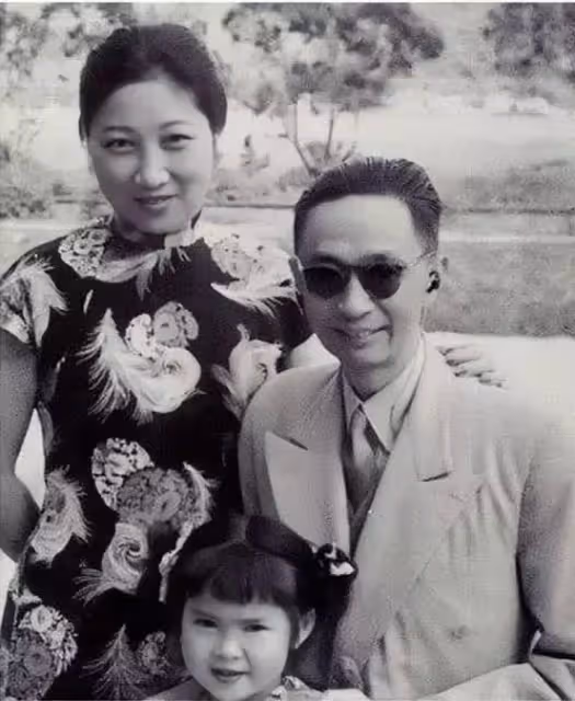 蕭芳芳:2歲失聰3歲喪父,7歲拍戲還債,如今74歲仍為公益奔波