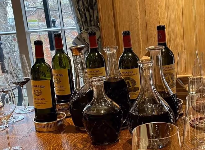 央視主持人姜豐被指變酒鬼,一天喝5瓶萬元洋酒,離婚後久居英國