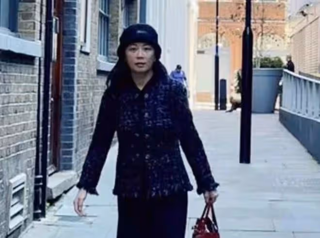 央視主持人姜豐被指變酒鬼,一天喝5瓶萬元洋酒,離婚後久居英國