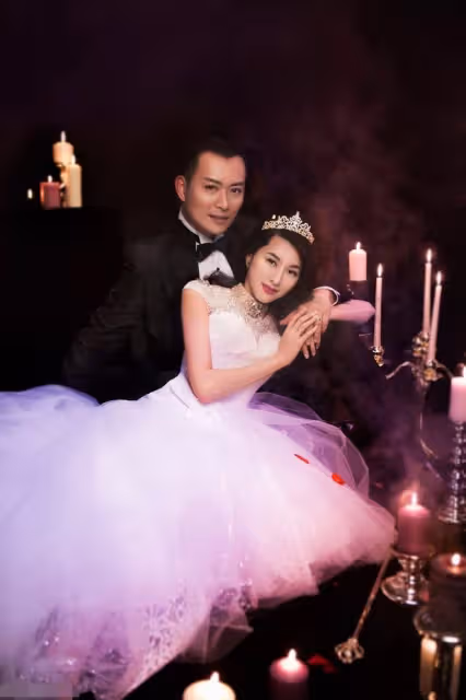 48歲黃海冰罕秀恩愛,小12歲妻子高顏值似關之琳,一雙兒女像爸爸