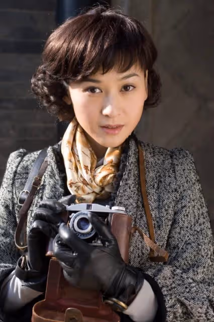 48歲黃海冰罕秀恩愛,小12歲妻子高顏值似關之琳,一雙兒女像爸爸