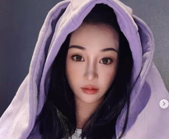 吳秀波前女友疑有新戀情,與壯碩男子甜蜜依偎,男方一身名牌吸睛