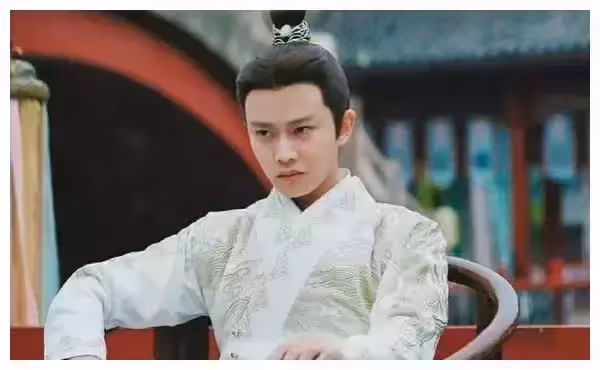 任嘉倫自己都沒有意識到他為那些想談戀愛的偶像們指出了一條明路