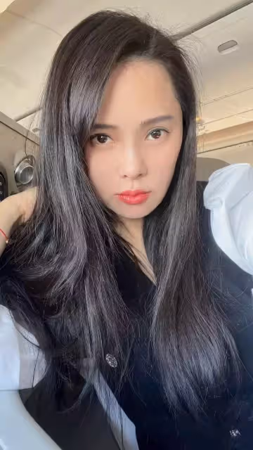 伊能靜慶祝54歲生日！直言「現在是最好的年紀」 與女兒同框賣萌超有愛，5歲米粒越大越漂亮