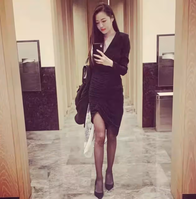 與言承旭情纏5年的張熙恩，突然宣布結婚，身穿白紗與老公手肘相纏，圈外新郎身份曝光