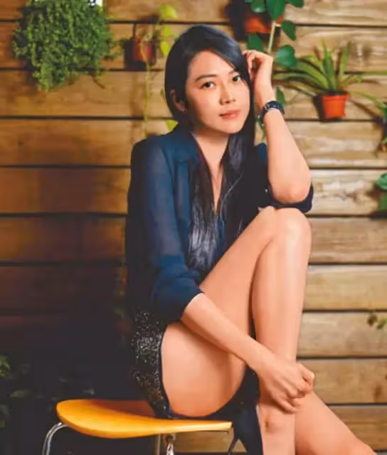 與言承旭情纏5年的張熙恩，突然宣布結婚，身穿白紗與老公手肘相纏，圈外新郎身份曝光