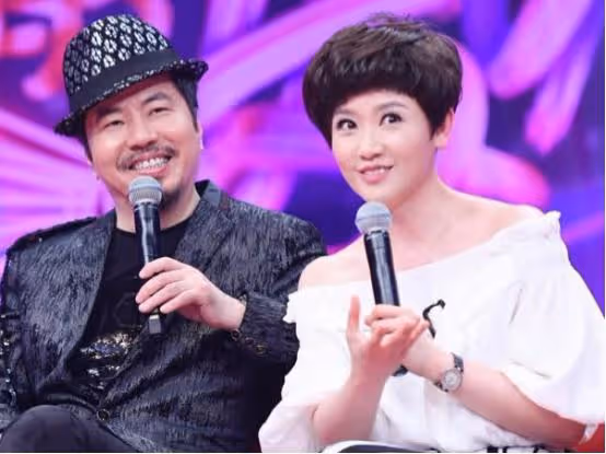 他自以為很紅，執意要在鳥巢開演唱會，今妻子為還債賣車又賣房