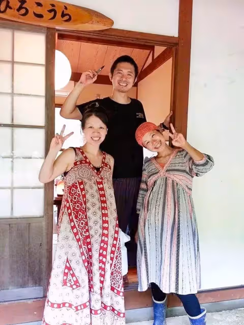 三人同行！他坦承「婚後愛上同事」妻卻能理解　讓兩人都變前妻「隱居深山輪流生子」竟和睦又幸福