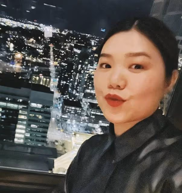 恭喜！香港知名女歌手在國外低調結婚，圈內好友越洋視頻見證愛情