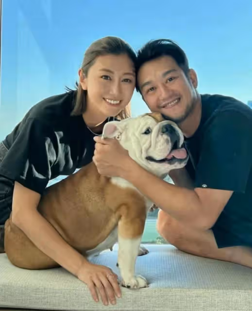 雙喜臨門！35歲模特與香港男歌手上月低調閃婚，更分享初懷孕體驗