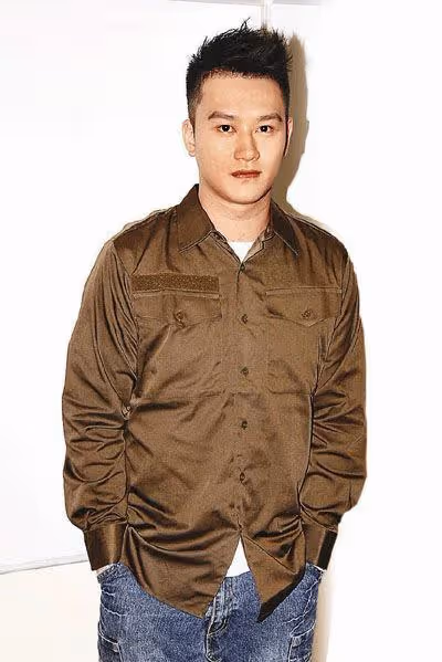 雙喜臨門！35歲模特與香港男歌手上月低調閃婚，更分享初懷孕體驗