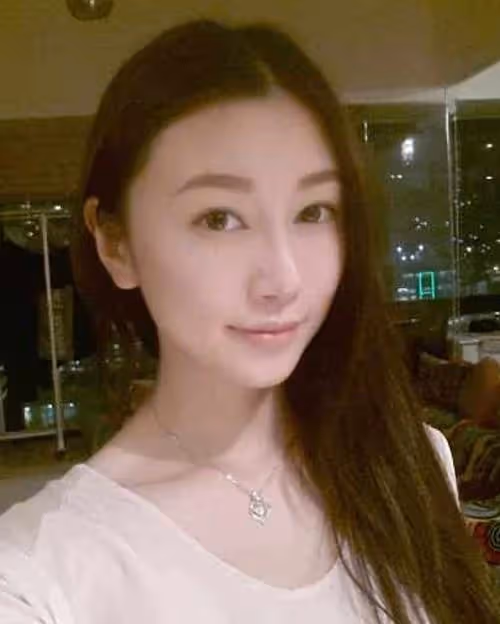 雙喜臨門！35歲模特與香港男歌手上月低調閃婚，更分享初懷孕體驗