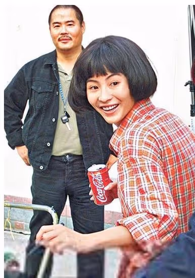 曾欠債逃竄「連累女兒」被向太擺平！今張柏芝攜子為「黑道」爸慶生 父債女還多年不計較