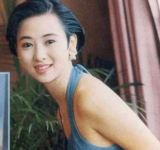 51歲翁虹全家照！曾嫁豪門遭家暴「被迫凈身出戶」再嫁豪門被寵成公主 「今52歲嫩似少女」 女兒美貌不輸媽媽