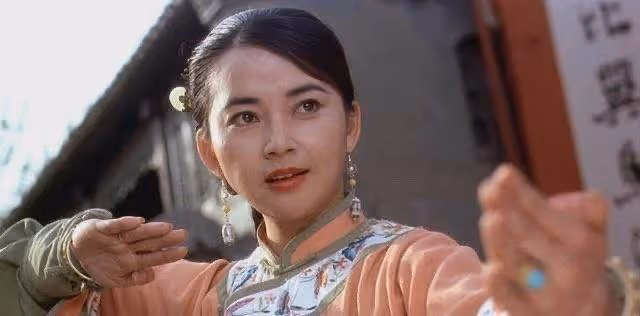 美過林青霞！成龍也愛她「卻被酸剋死前夫」轉身嫁豪門「丈夫鋃鐺入獄」苦賣8000萬豪宅救人