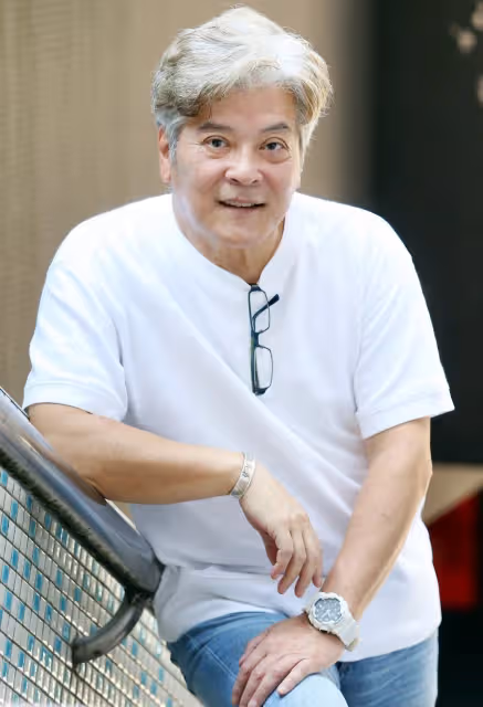 68歲華視小生搬回家照顧「父母相繼離開」一夜白髮「早買好塔位」盼伴雙親身旁不婚不生