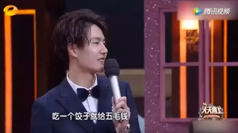 明星童年趣事!肖戰皮到爸媽接力打、任嘉倫熬夜睡出雙眼皮,他靠吃飯賺零用錢