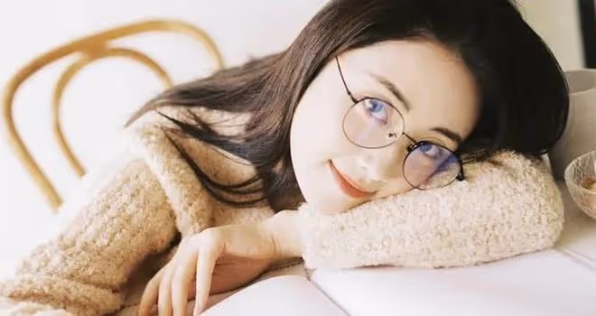 他一把樓過我,將我拉向他的胸膛,我聽見她沉穩的心跳聲