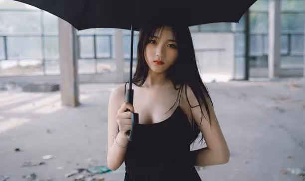 他一把樓過我,將我拉向他的胸膛,我聽見她沉穩的心跳聲