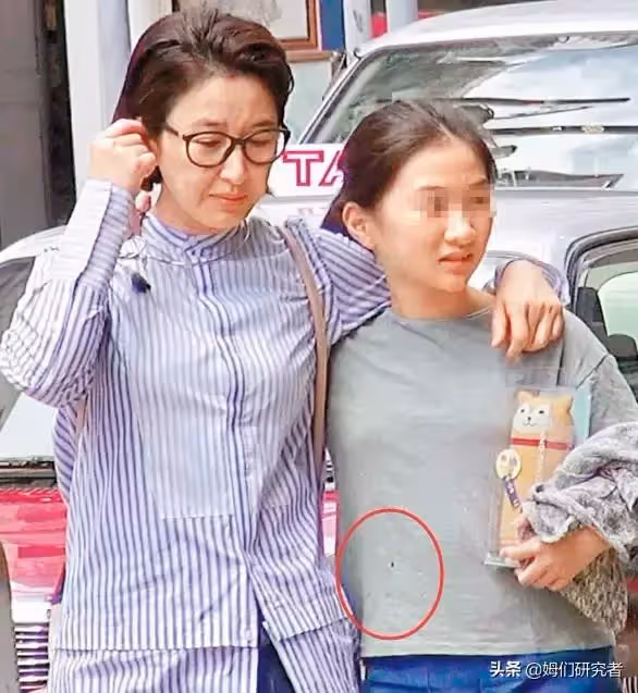 張家輝夫妻入住上億豪宅「高薪請7碩士當女兒家教」　一家人卻「穿破衣揹舊包」只花錢在對的地方！