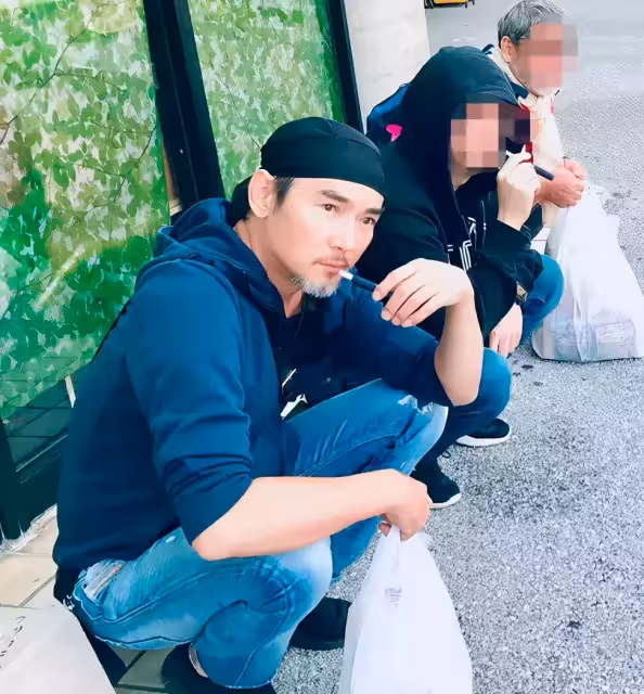 焦恩俊曬53歲生日照！意外曝光家中簡單內景　「曾為女兒凈身出戶」與妻子冷戰兩年至今不離婚