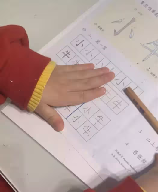 天王嫂方媛曬大女兒寫字!5歲C寶「認真端正」字跡工整,下筆「用力太緊張」卻被贊可愛