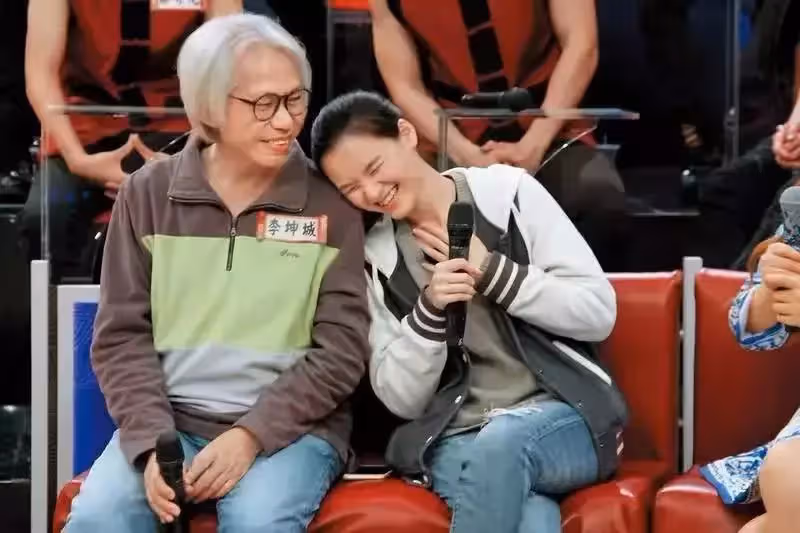有小20歲女友卻劈腿,爺孫戀後續:兩人已經住一起,打算舉辦婚禮