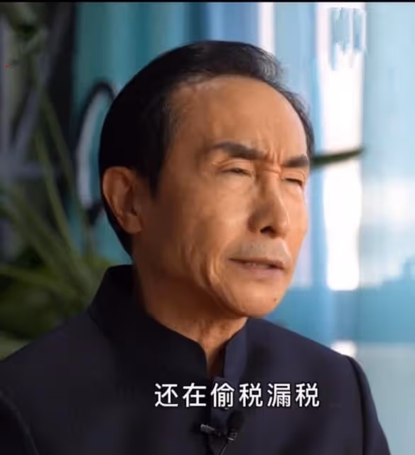 鞏漢林斥責男足丟臉,批明星高收入還偷稅,緊皺眉頭語氣太無奈