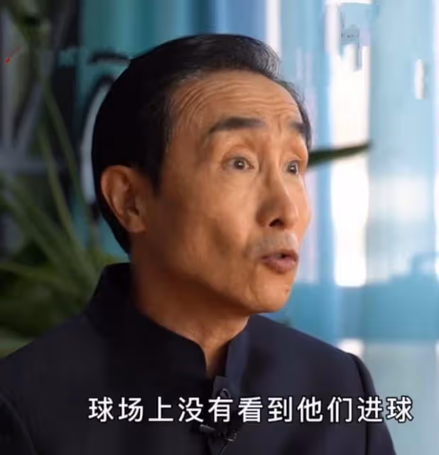 鞏漢林斥責男足丟臉,批明星高收入還偷稅,緊皺眉頭語氣太無奈