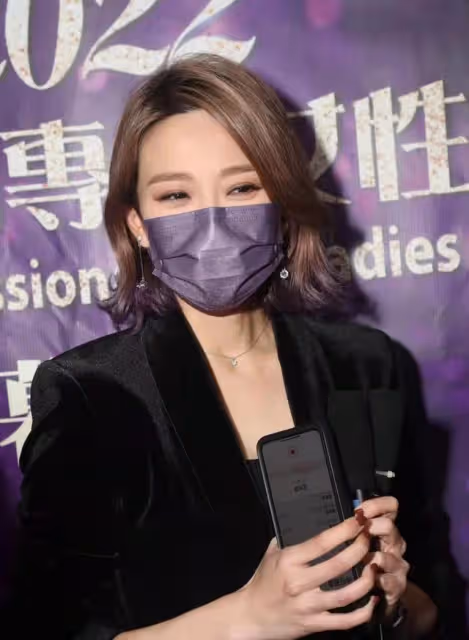 姚子羚稱被欠薪酬靠積蓄度日,曝好姐妹胡定欣喝中藥治療情況好轉