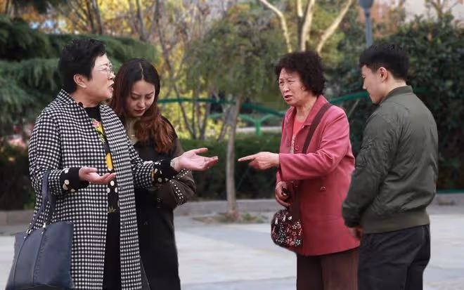 和原配離婚俺凈身出戶,再婚後俺患重病原配照顧,俺淚目