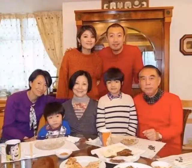 11歲長子神似宋仲基，「卻因身型顏值大跌」追女屢遭拒！46歲陳慧琳「全程鼓勵陪鍛煉」18億資產全留兩兒