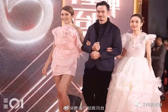 TVB台慶丨90後小花成TVB「咪霸」震撼紅地氈