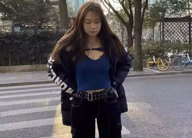 甄子丹女兒驚艷眾人！18歲甄濟如「高顏值+逆天大長腿」不輸超模媽媽，網友：趕緊出道吧