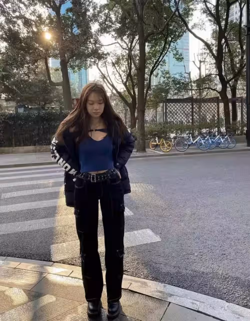 甄子丹女兒驚艷眾人！18歲甄濟如「高顏值+逆天大長腿」不輸超模媽媽，網友：趕緊出道吧