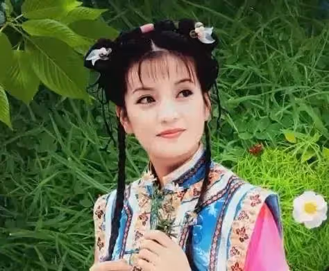 趙薇女兒顏值太高！11歲的她「清澈大眼+高鼻樑」清純可愛，粉絲炸鍋：比媽媽還漂亮
