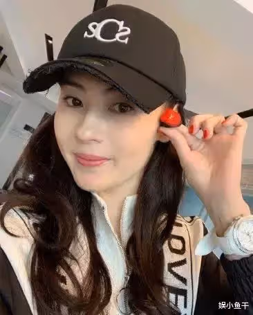 張柏芝機場偶遇王菲女兒,李嫣「脫口而出的稱呼」秒化解尷尬,獲全網狂讃:家教真好