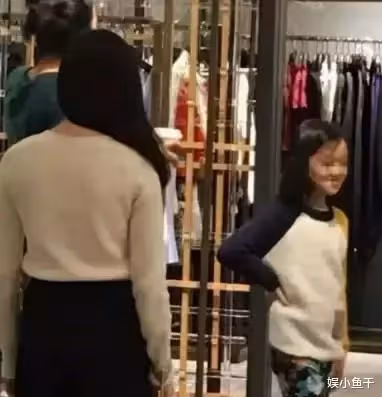 張柏芝機場偶遇王菲女兒,李嫣「脫口而出的稱呼」秒化解尷尬,獲全網狂讃:家教真好