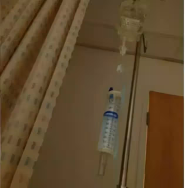 54歲田麗曬住院照引擔憂,躺病床面容憔悴,農村買地隱居獨終老,感歎:人生無常