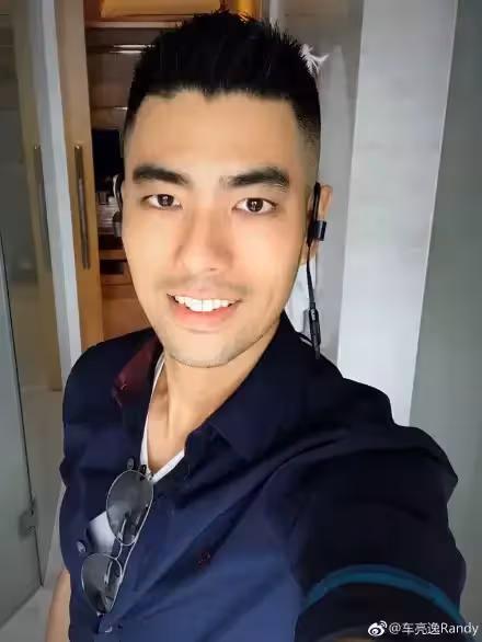 「太后 」陳莎莉38歲的帥兒結婚「外形神似趙又廷」 「離婚才知有小三」拒與前夫同框:最悔嫁他