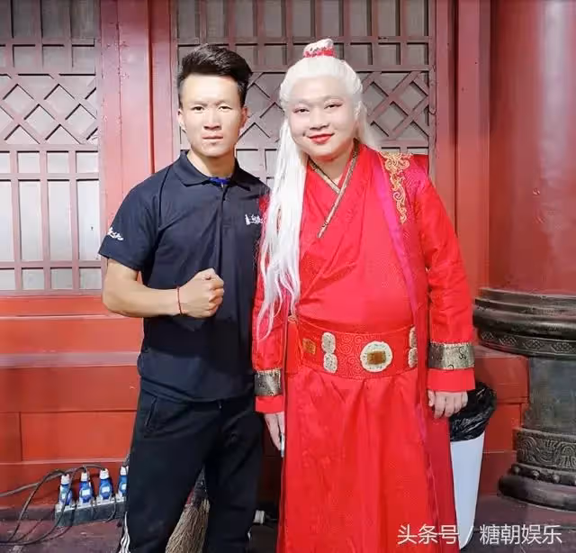 《功夫》演員近照爆出,星仔變星爺,昔日的功夫高手已經慢慢老去 , 她 卻變成美女了 !