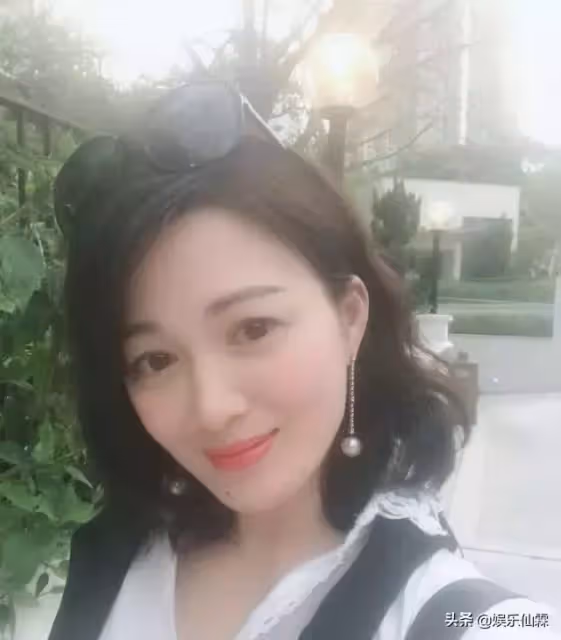 曾靠救濟金度日!前夫離開「為養育女兒復出」 二婚再嫁「身價32億法拉利之父」42歲成功產女