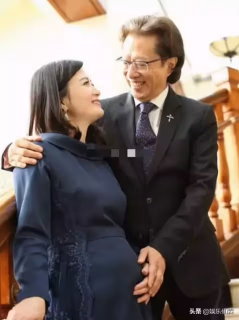 曾靠救濟金度日!前夫離開「為養育女兒復出」 二婚再嫁「身價32億法拉利之父」42歲成功產女
