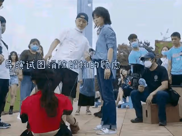 殷桃包貝爾片場為入戲,對群演女孩又推又踹,當眾凌辱太諷刺