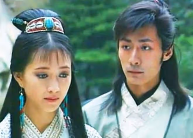 《甘十九妹》女主楊潞近況,已移居國外多年,坐遊艇看羊駝太愜意